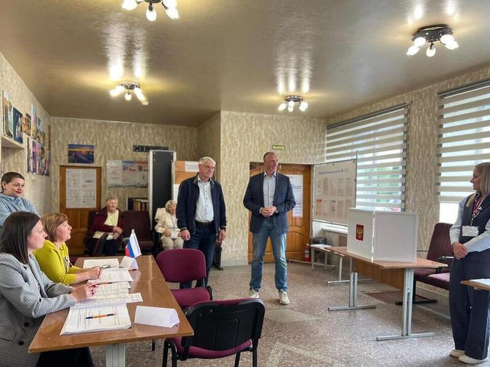 Сотни волонтёров поддерживают избирателей в Псковской области