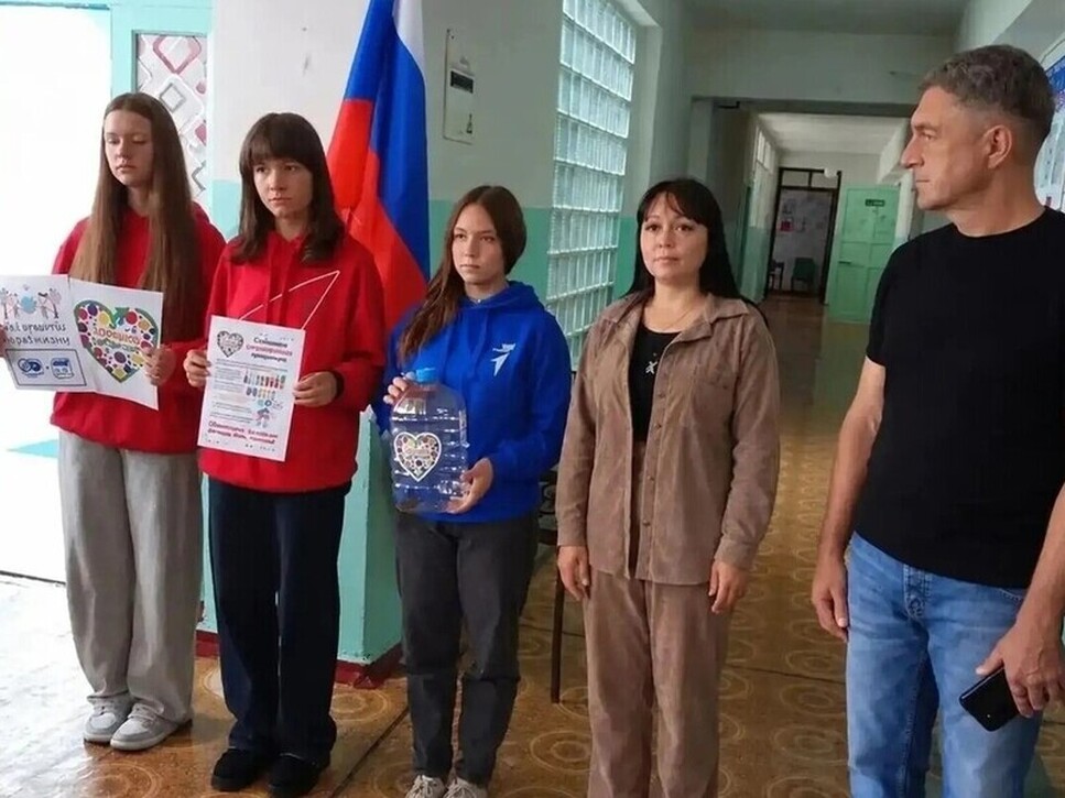 Активисты Первого Нижнесерогозского округа поддержали инициативу «Добрые крышечки»